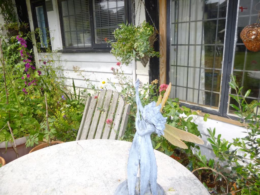 Church Hall Farm Bed And Breakfast Broxted Bagian luar foto