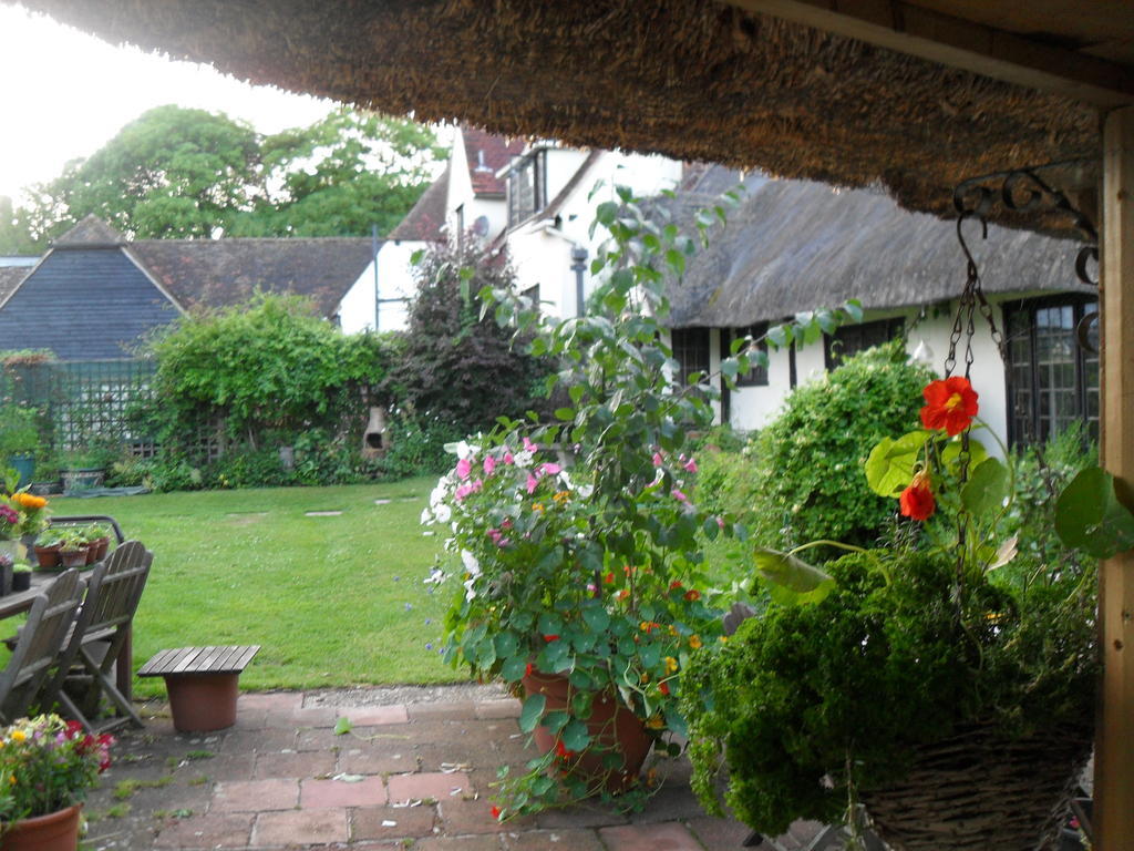 Church Hall Farm Bed And Breakfast Broxted Bagian luar foto