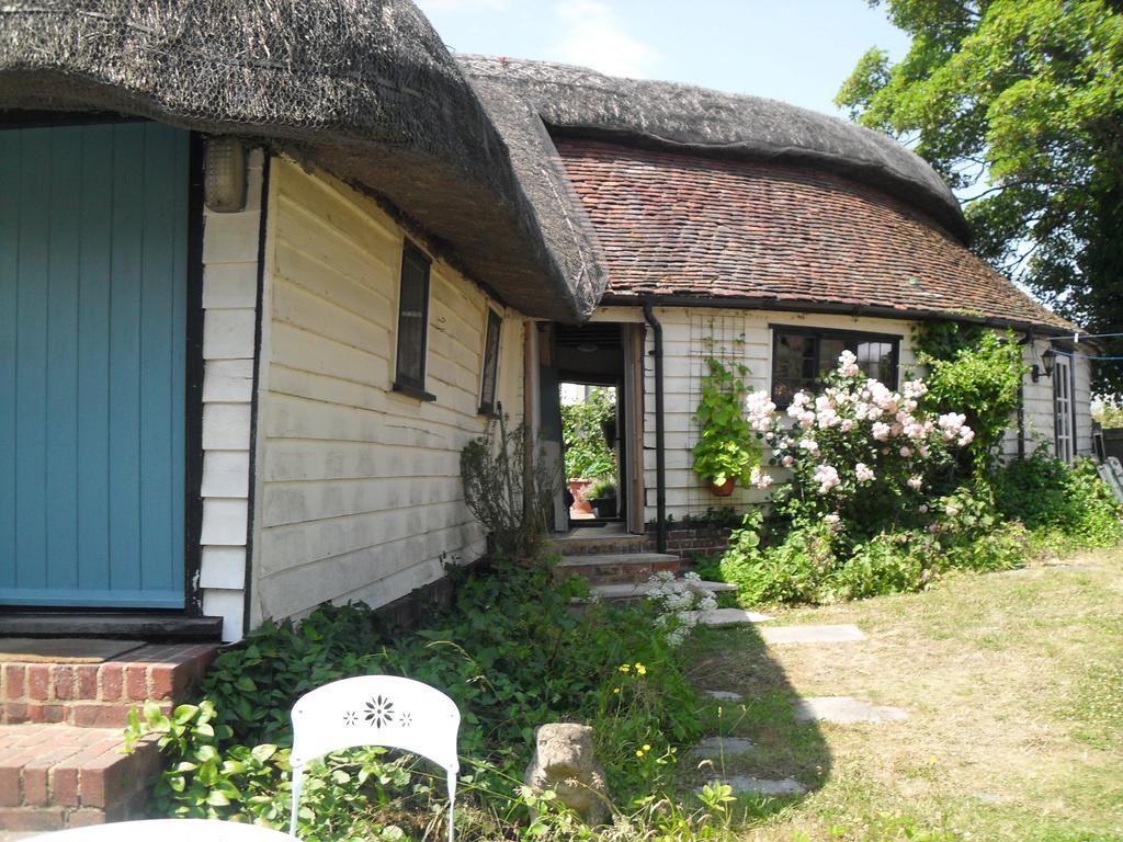 Church Hall Farm Bed And Breakfast Broxted Ruang foto